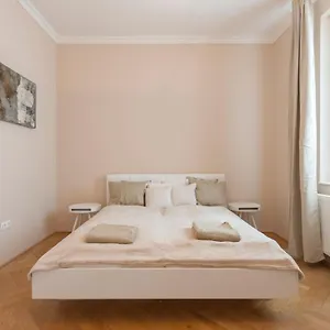 Opera & Basilica 2 Bedrooms With Balcony Apartamento Budapest
